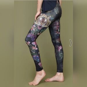Niyama Sol Eye of the Tiger Barefoot Leggings, Size M